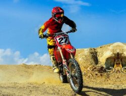 Pembalap Motorcross di Malang Bersaing Taklukan Trek