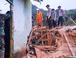 Dua Rumah di Kampung Kasintu Cianjur Tertimbun Longsor, 40 Orang Mengungsi
