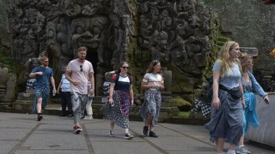 Raline Shah dan Aura Kasih Serukan Penyelamatan Bali dari Sampah