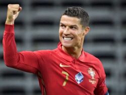 Cristiano Ronaldo Antar Timnas Portugal Duduki Puncak Klasemen Grup 1 UEFA Nations League