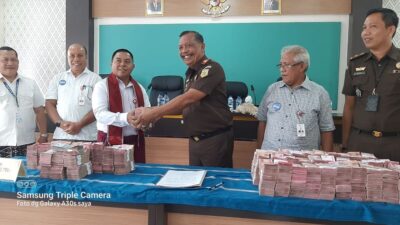 Hasil Lelang Barang Korupsi, Jaksa Serahkan ke Bank NTT Rp. 4, 3 Miliar
