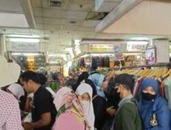 Omzet Pedagang Pakaian di Tanah Abang Mencapai Rp12 Juta Perhari Selama Ramadhan