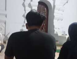 Peziarah Padati Makam Sultan Maulana Hasanuddin Banten