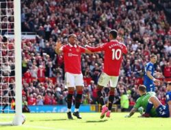LIGA INGGRIS — Menang Atas Everton 2-0, Manchester United Naik ke Peringkat Tiga