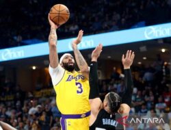 BOLA BASKET — Di Babak Playoff NBA, Lakers Kalahkan Grizzlies 111-101
