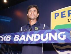 Meski Gagal Pertahankan Runner-up, Luis Milla Dinilai Masih Layak Latih Persib