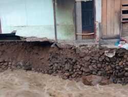 Dua Rumah di Sukamaju Sobang Banten Terancam Longsor