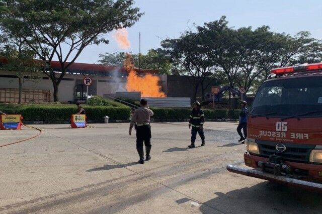 Dua Hari Semburan Api di Rest Area Tol Cipali tak Kunjung Padam