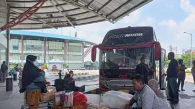 Terminal Pulo Gebang Lakukan Ramp Check terhadap Armada Bus