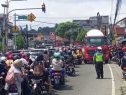 Macet Parah di Puncak Bogor hingga 5 Km, Kendaraan Tak Bergerak, One Way Diberlakukan Arah Jakarta