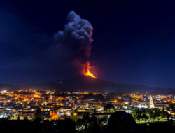 Gunung Etna Meletus, Penerbangan ke Sisilia Dihentikan