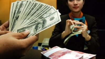 Penutupan Perdagangan Akhir Pekan, Nilai Tukar Rupiah Menguat Dekati Rp16.000 per Dolar AS