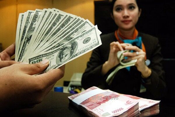 Penutupan Perdagangan Akhir Pekan, Nilai Tukar Rupiah Menguat Dekati Rp16.000 per Dolar AS