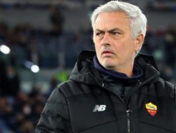 LIGA EUROPA — AS Roma Difavoritkan Juara, Mourinho: “Saya Tak Tertarik Takhayul”