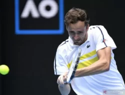 TENIS — Tumbang di Tangan Karatsev, Medvedev Tersingkir dari Madrid Open