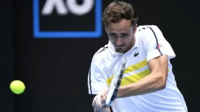 TENIS — Tumbang di Tangan Karatsev, Medvedev Tersingkir dari Madrid Open