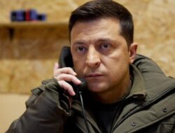 Lewat Sambungan Telepon, Zelenskyy dan Macron Bahas Formula Perdamaian Ukraina-Rusia