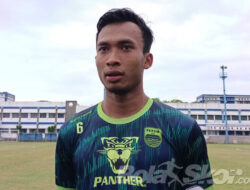 Robi Darwis dan Kakang Rudianto Resmi Perpanjang Kontrak dengan Persib Bandung