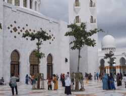Parkir Liar di Kawasan Masjid Sheikh Zayed Solo Ditertibkan