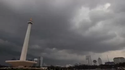 Cuaca Sejumlah Kota di Indonesia Dihiasi Awan Tebal Hingga Hujan Ringan Hari Rabu Ini