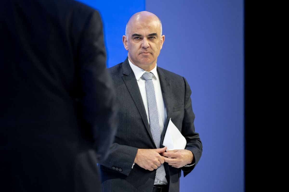 Parlemen Swiss Menentang Proposal Pengiriman Senjata ke Ukraina