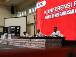 Ungkap Barang Bukti Kasus Lukas Enembe, KPK Pajang Uang Tunai Senilai Rp81 Miliar Lebih