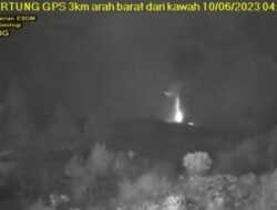 Gunung Anak Krakatau Semburkan Abu Vulkanik Setinggi 2 Ribu Meter