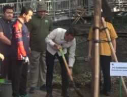 Pj Gubernur DKI Tanam Pohon di Pulomas Pulogadung