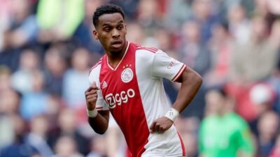 Dikontrak Jangka Panjang, Arsenal Resmi Datangkan Jurrien Timber dari Ajax
