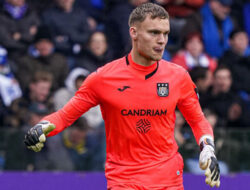 LIGA INGGRIS — Brighton Resmi Kontrak Kiper Bart Verbruggen Selama Lima Tahun