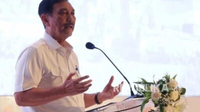 Luhut Sarankan Bali Gunakan Pungutan Wisman untuk Kelola Sampah