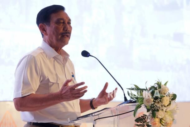 Luhut Sarankan Bali Gunakan Pungutan Wisman untuk Kelola Sampah