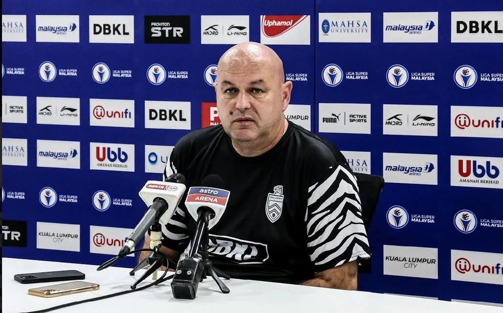 Pelatih Persib Bersyukur Timnya Catat Kemenangan Perdana di Super League 2025-2026