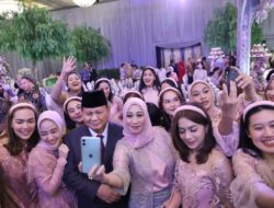 Gen Z Serbu Prabowo Selfie Bareng di Resepsi Pernikahan Anak Bamsoet
