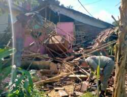 Menara Masjid Nurul Qomar Bogor Ambruk Dihantam Hujan Lebat