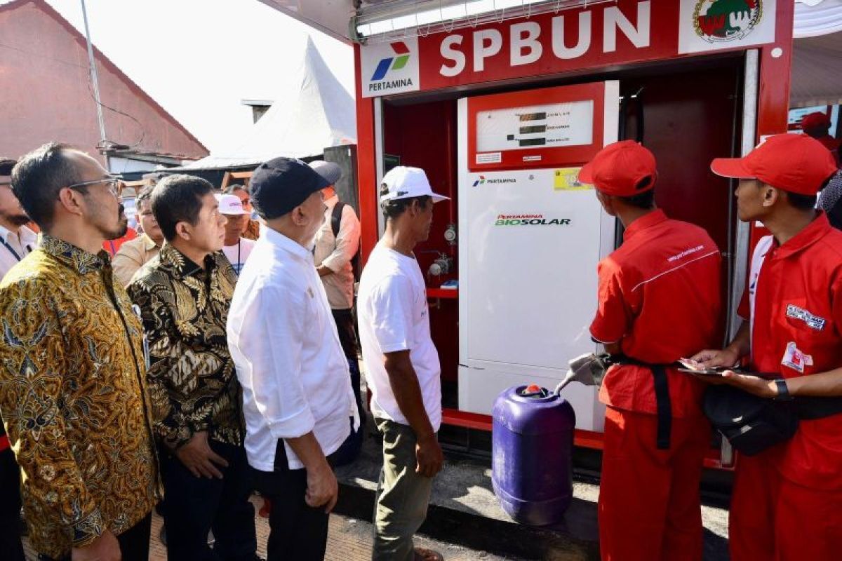 Bantu Sejahterakan Nelayan, Menkop Resmikan SPBUN di Pekalongan