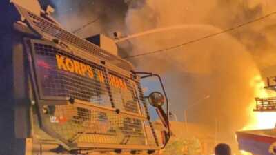 Jumlah Kapal di Pelabuhan Jongor Tegal yang Terbakar Mencapi 52 Unit