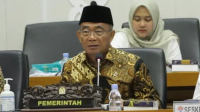 Muhadjir Minta Warga yang Libur Nataru Terakan Prokes