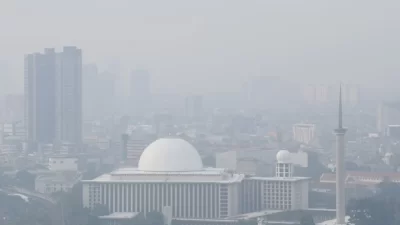 IQAir: Minggu Pagi, Kualitas Udara Jakarta Masuk Kategori tidak Sehat