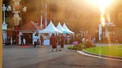 Ikuti Acara HUT RI ke-78 di Monas, Warga Gunakan Pakaian Adat
