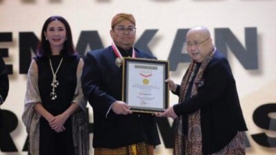 Lantik Ribuan Pejabat Pakai Busana Adat, Bawaslu Raih Rekor Muri