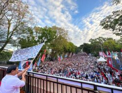 Prabowo Sapa Ratusan Ribu Peserta Jalan Santai ‘Anti Mager’ Sulsel, Serukan ‘Ewako’ hingga Beri Finger Heart