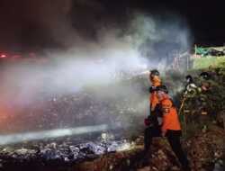 TPA Kopi Luhur Argasunya Cirebon Terbakar, Petugas Selidiki Penyebab Kebakaran