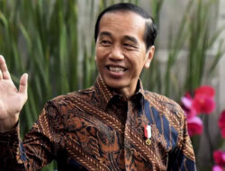 Survei: 53,6 Persen Publik Tak Percaya Jokowi “Cawe-cawe” Deklarasi Golkar-PAN Dukung Prabowo