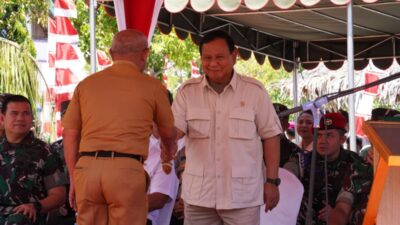 Prabowo Dihadang Ibu-ibu Persit, Diminta Bernyanyi Lagu O Ulate di Pulau Moa