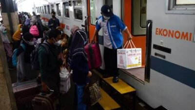 Sejak Rabu Hingga Kamis Ini Kereta Jarak Jauh dari Gambir Menaikkan Penumpang di Stasiun Jatinegara