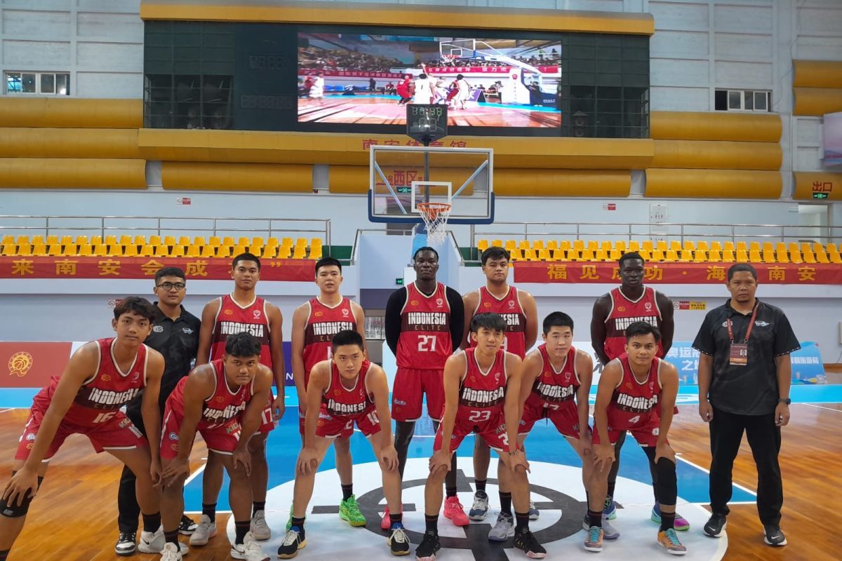 BOLA BASKET -- Timnas Basket Muda Bersiap Jalani Kompetisi di Malaysia
