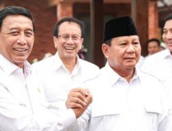Hadir di Pendaftaran Capres-cawapres, Prabowo: “Terima Kasih Pak Wiranto”