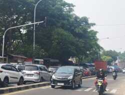 Hari Pertama Libur Panjang Diwarnai Kecelakaan Dua Kendaraan di Tol Jagorawi