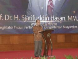 Syarief Hasan Raih Penghargaan Legislator Peduli Pertahanan dan Kesejahteraan Masyarakat Desa